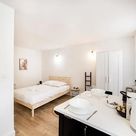 Cozy Studio Near Tete D'or Park